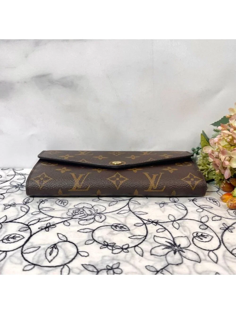 Louis Vuitton Portefeuille Sarah Monogram Wallet